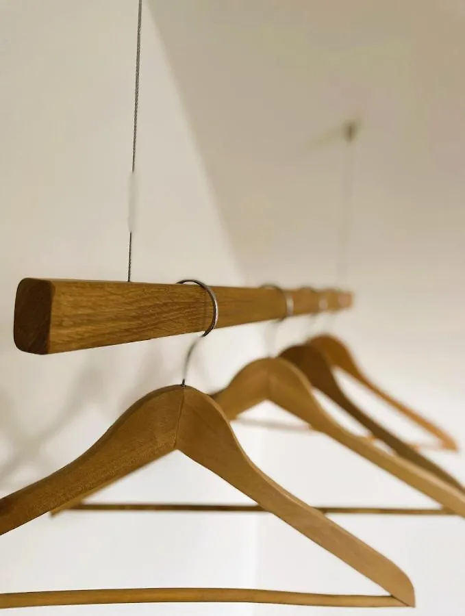 Ruhige 3 Zimmer Wohnung Gut Angebunden Düsseldorf 0*,  Németország